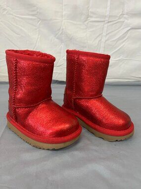 UGG Kids Classic II Metallic Sparkle boots (red).
